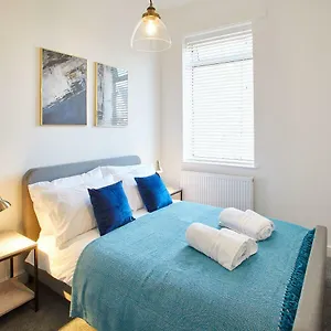  Apartment Host & - The Ruby Retreat United Kingdom